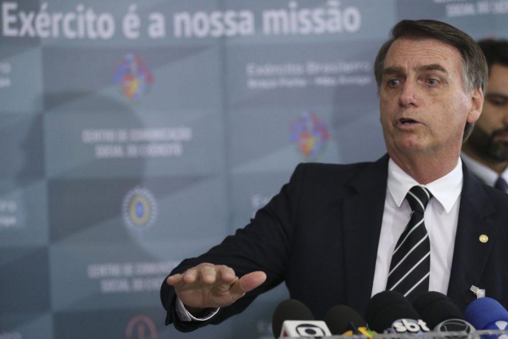 Bolsonaro no Twitter: 'Massa hipnotizada' - Rádio Corredor - os