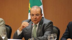 Um Passarinho Me Contou ibaneis rocha governador renato alves radio corredor 255x143 - Um Passarinho Me Contou