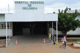 Vídeo mostra discussão de médicos no HRC; SES apura o caso hospital regional ceilandia discussão servidores radio corredor 255x170 - Vídeo mostra discussão de médicos no HRC; SES apura o caso