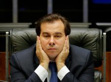 Maia vai retaliar Bolsonaro rodrigo maia presidente camara federal radio corredor 229x170 - Maia vai retaliar Bolsonaro