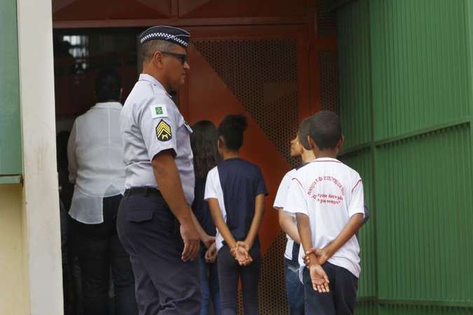 População aprova militarização das escolas? (foto: Ana Rayssa/Esp. CB/D.A Press)