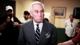 Bolsonaro surfa no ódio da mídia cropped Roger Stone radio corredor 1 255x143 - Bolsonaro surfa no ódio da mídia