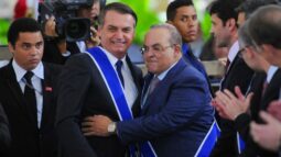 Um Passarinho Me Contou ibaneis e bolsonaro 255x143 - Um Passarinho Me Contou