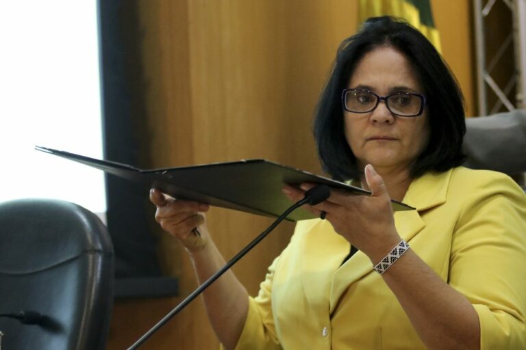 Damares esclarece que não fez denúncia contra secretário do DF; CDH analisa pedido de Marcos do Val