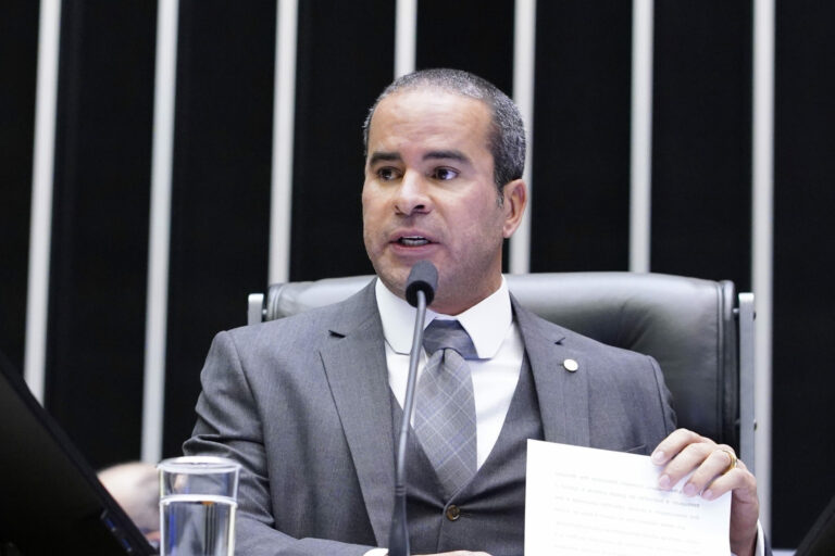 Fred Linhares se reaproxima do Buriti e pode recuperar espaços no governo