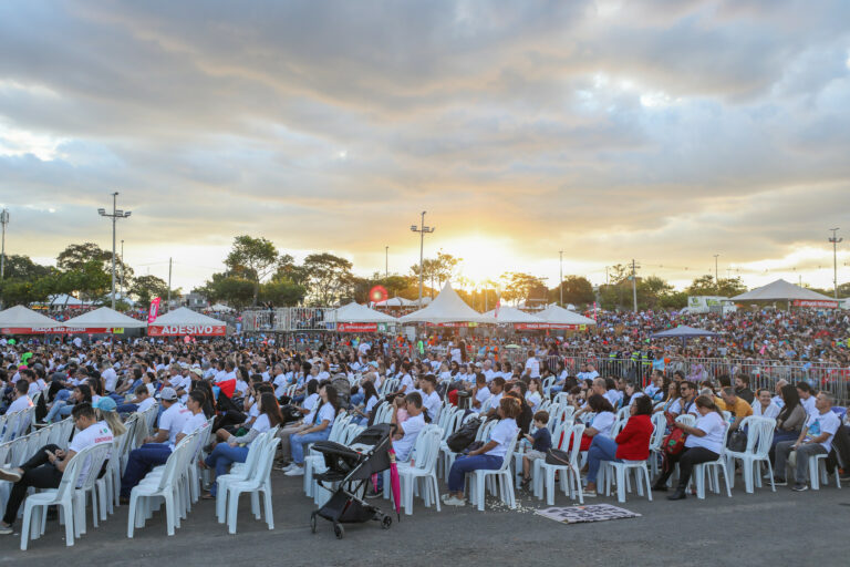 Pentecostes reúne milhares de fiéis no Distrito Federal