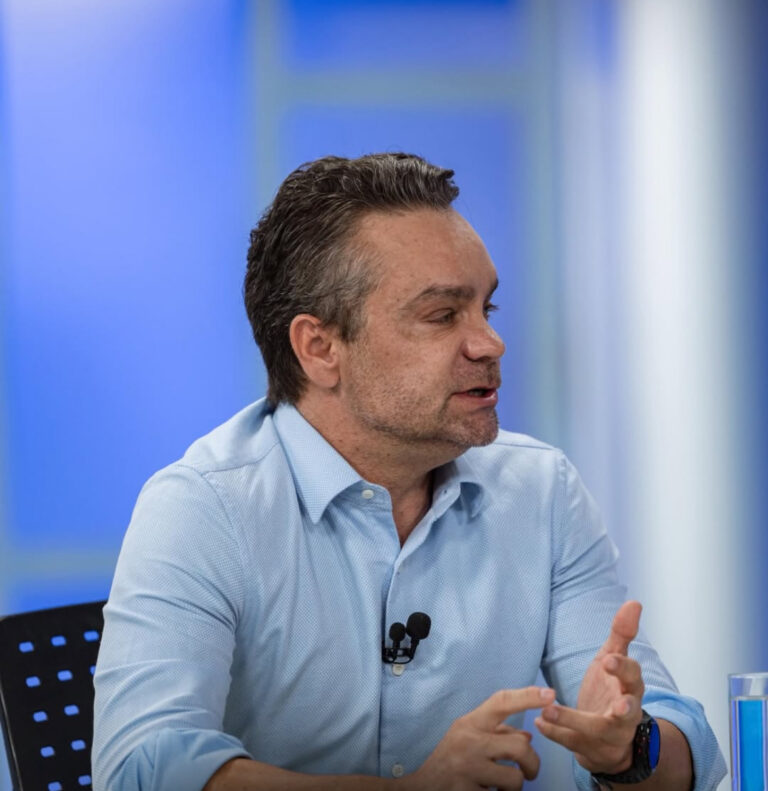 Gustavo Rocha adota tom político e se movimenta nos bastidores do poder