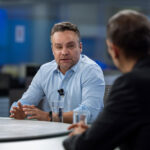 Gustavo Rocha assume protagonismo discreto em momento de tensão institucional