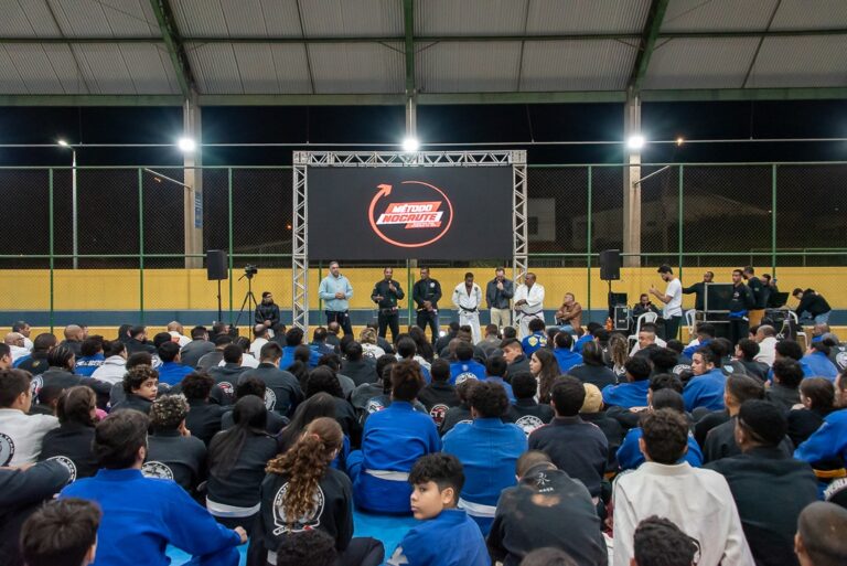 Projetos sociais realizam o 1º Nocaute Seminário Social de Jiu-Jitsu no DF e impactam mais de 350 alunos carentes.