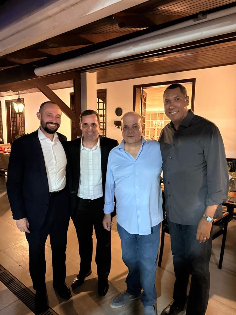 Jantar no Lago Sul reúne líderes do GDF e cúpula do Podemos