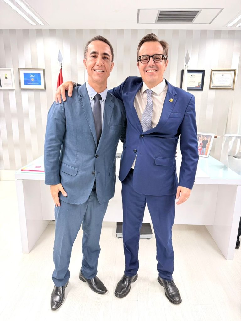 Senador assume mandato e reúne lideranças nacionais em Brasília