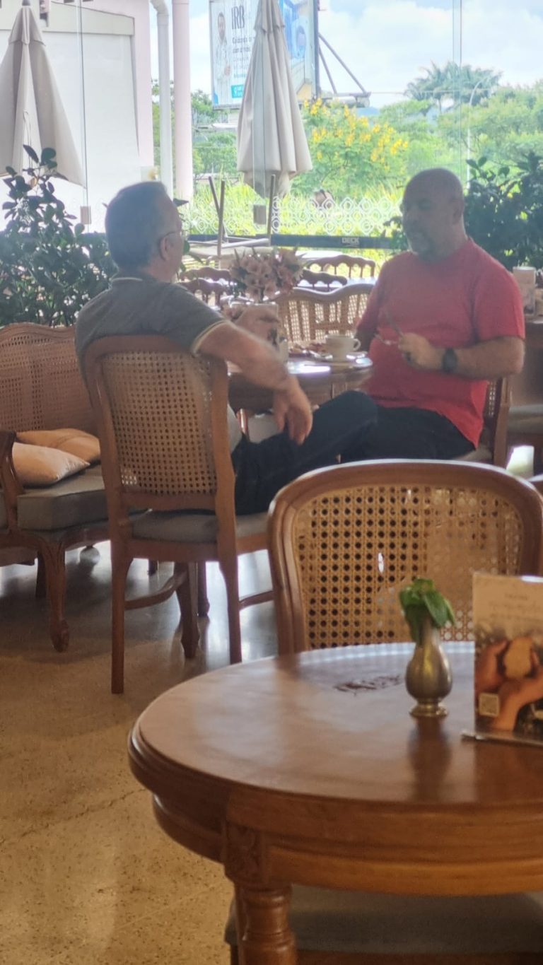 ☕ Bastidores no Lago Sul: café, pão de queijo e política