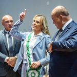 Celina assume com discurso calculado e recados bem dados