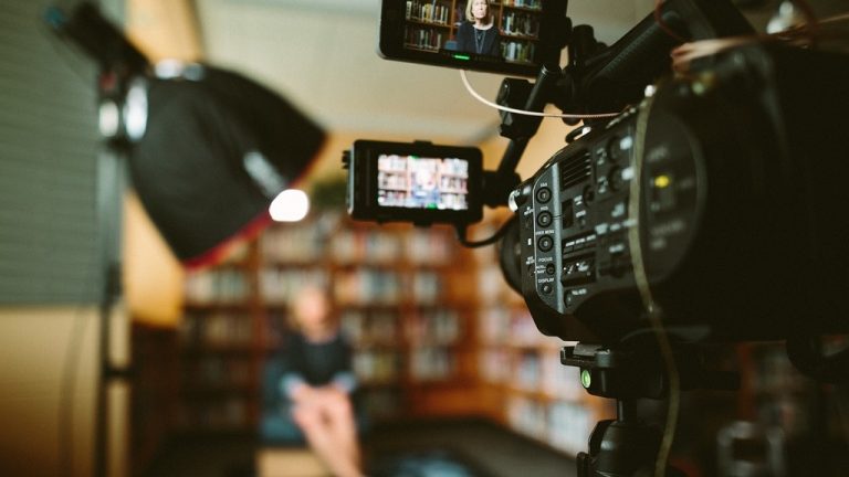 Carreta itinerante levará cursos gratuitos de comunicação, audiovisual e marketing digital a quatro regiões do DF